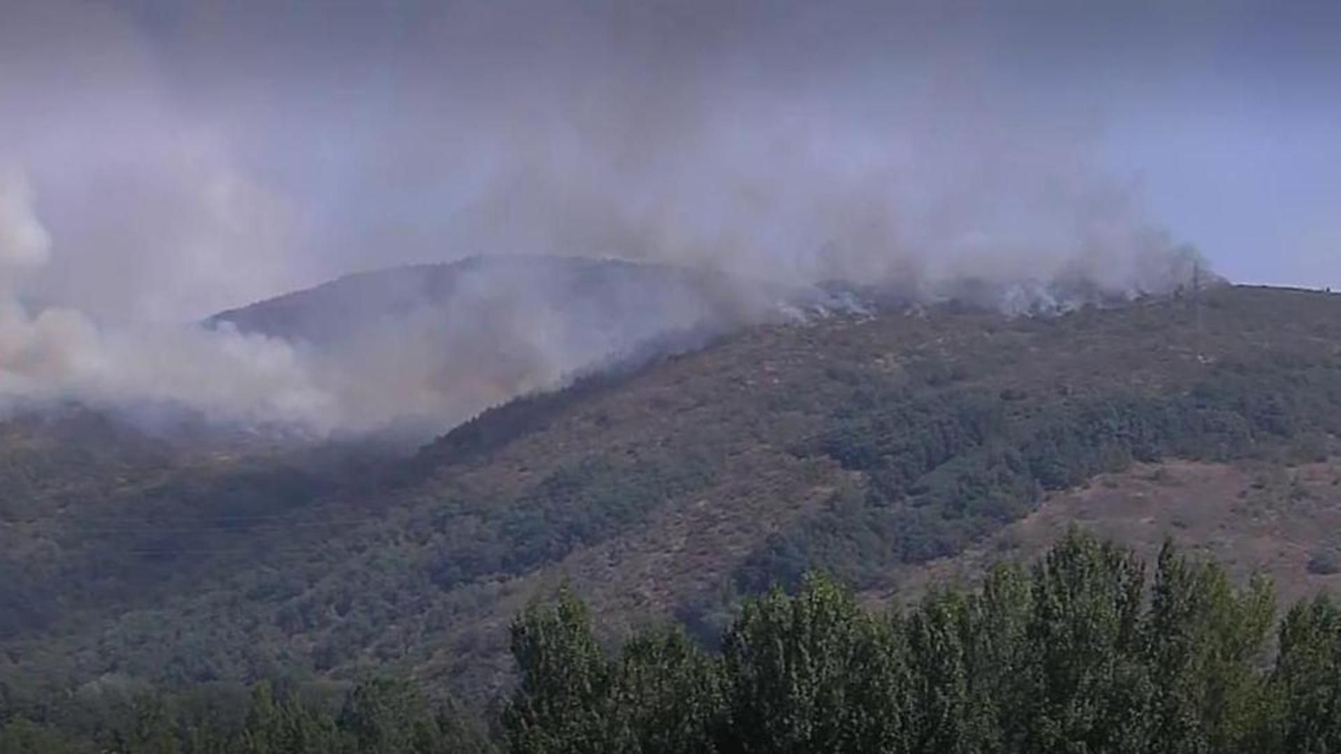 "Evolución muy desfavorable" en el incendio de Garaño, León