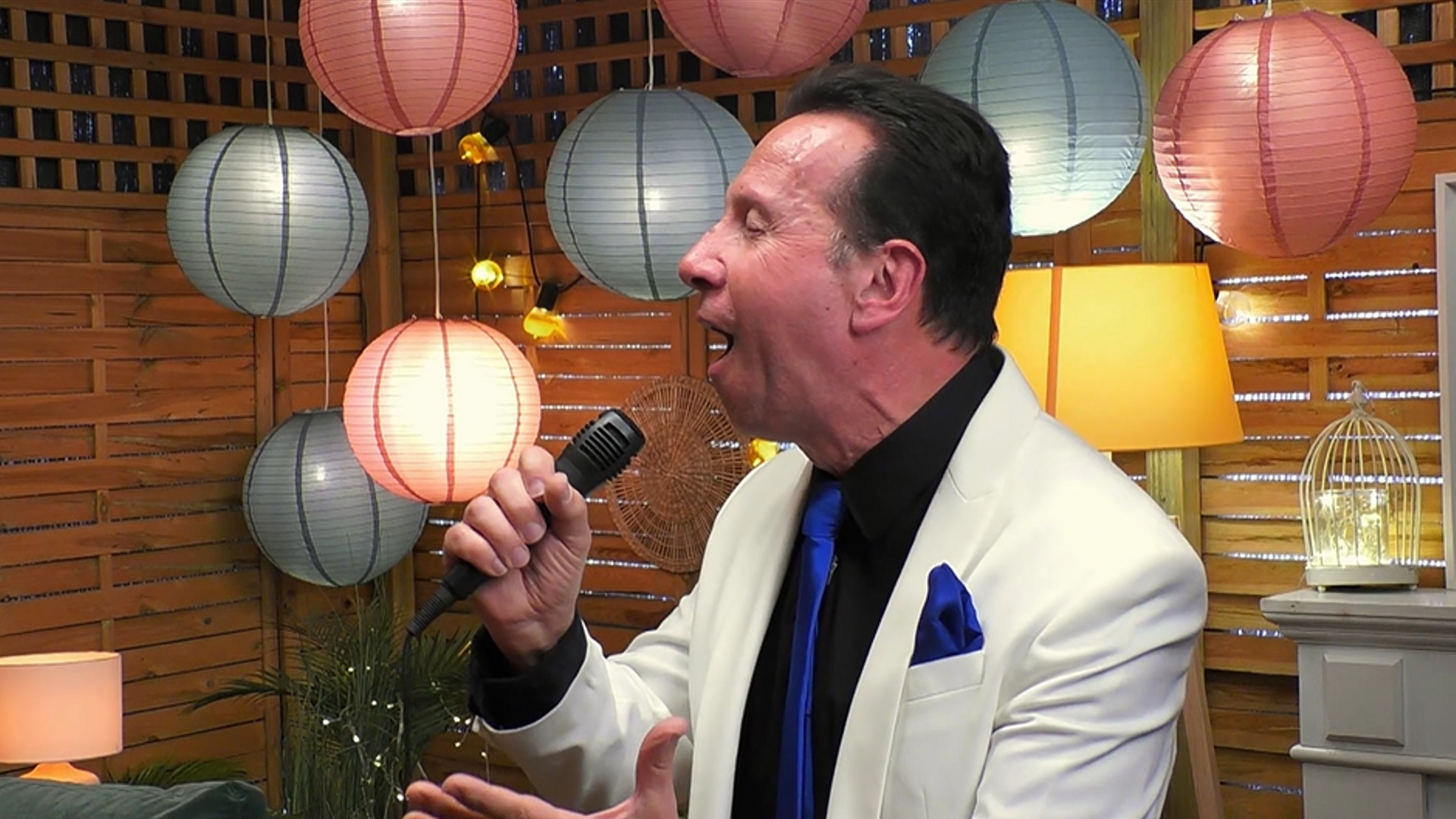 Joan dedica una canción a Pati