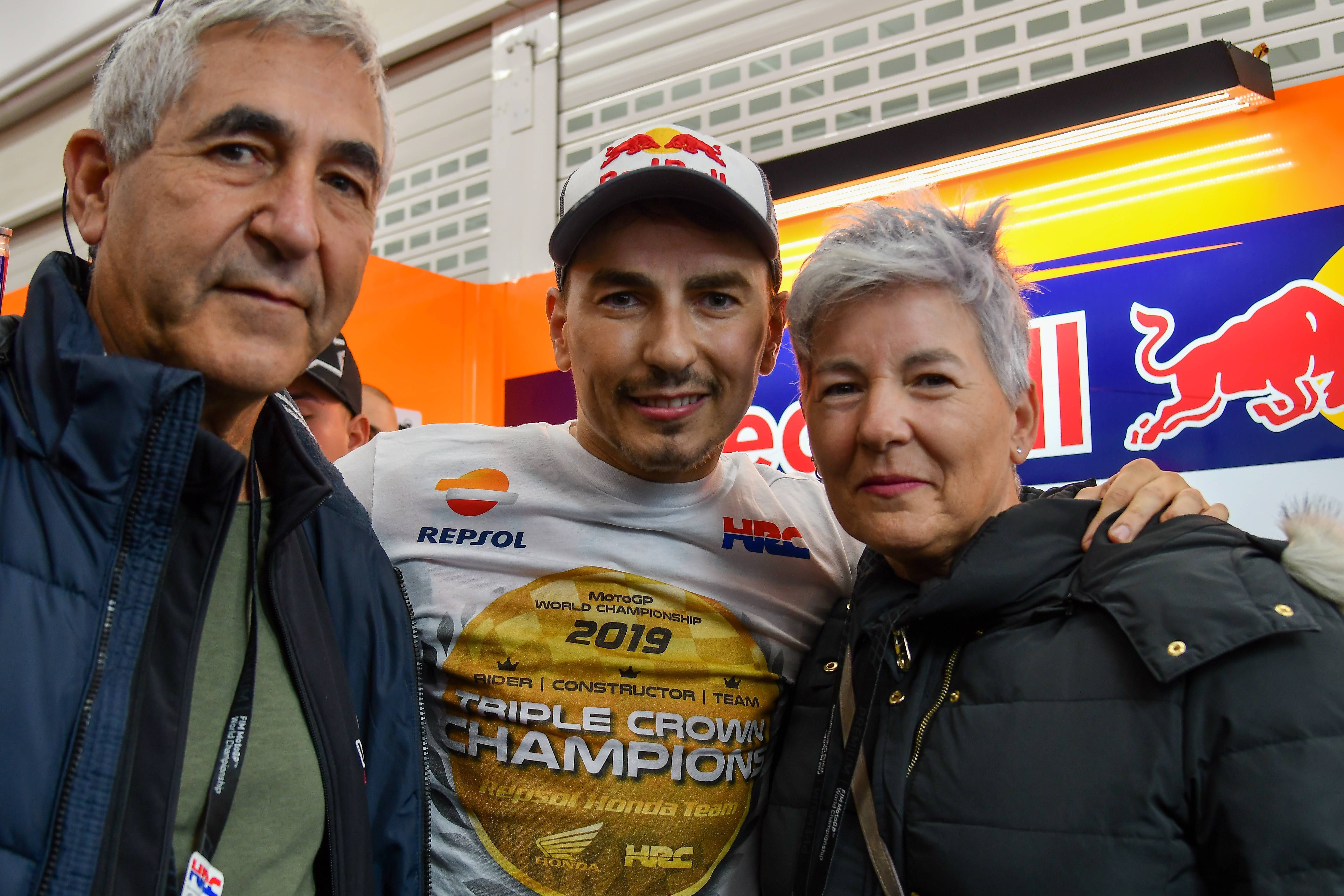 Jorge Lorenzo con sus padres, Chicho y María