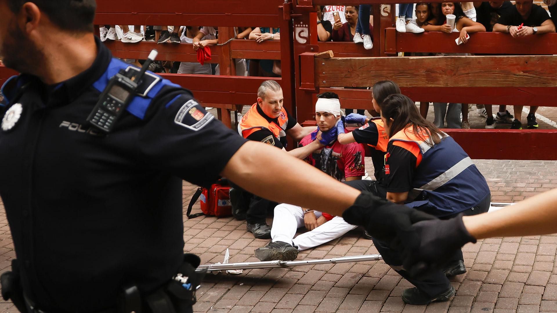 Un mozo herido durante el primer encierro de San Sebastián de los Reyes que se ha celebrado, este lunes