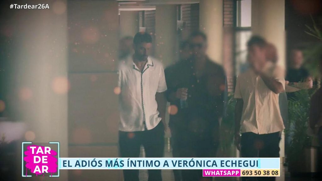 En vídeo | Las imágenes de Álex García en el tanatorio tras la muerte de Verónica Echegui: “Está mucho peor que ayer”