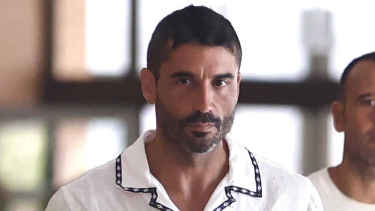 Primeras imágenes de Álex García, exnovio de Verónica Echegui, en el último adiós a la actriz