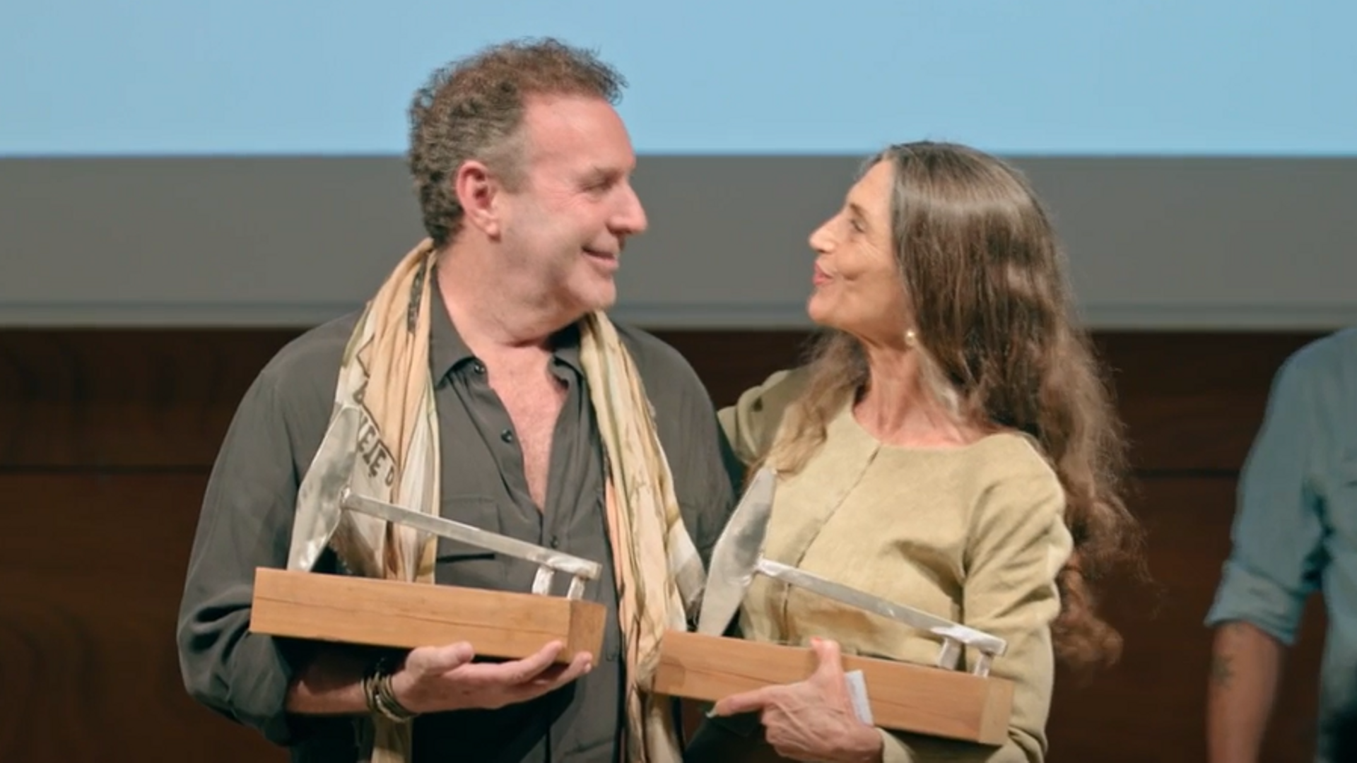 Ángela Molina y Lio malca reciben la llave de Ibiza por su amor incondicional a la isla