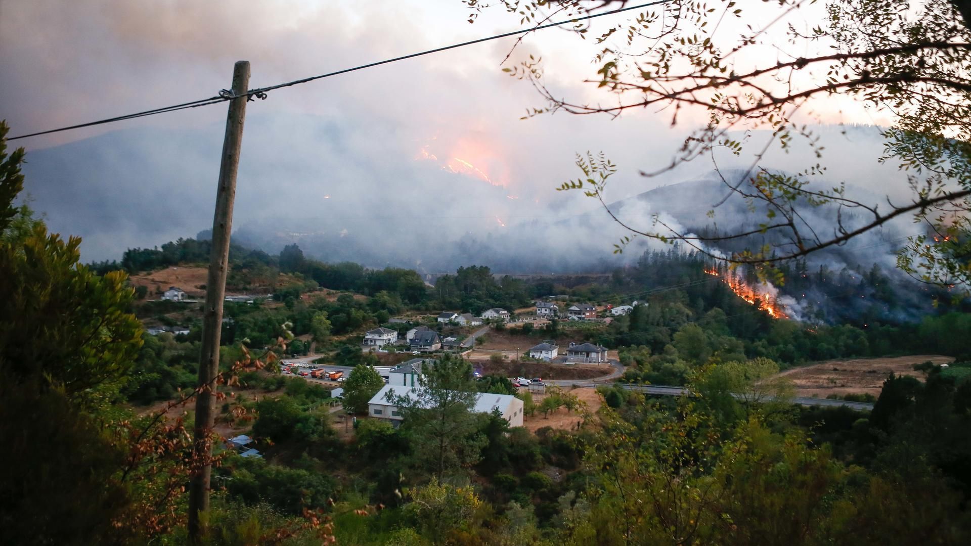 Avance del fuego en A Pobra de Brollón, en Lugo