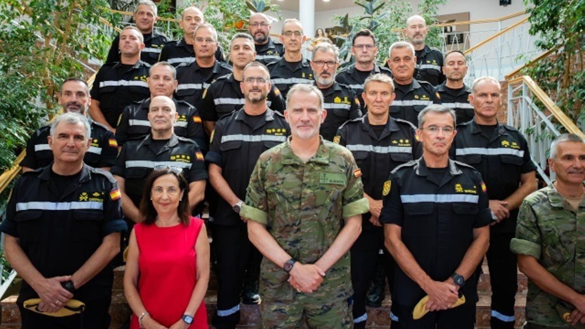 El Rey Felipe VI junto a la ministra de Defensa, Margarita Robles, durante su visita al Cuartel General de la UME el pasado 17 de agosto