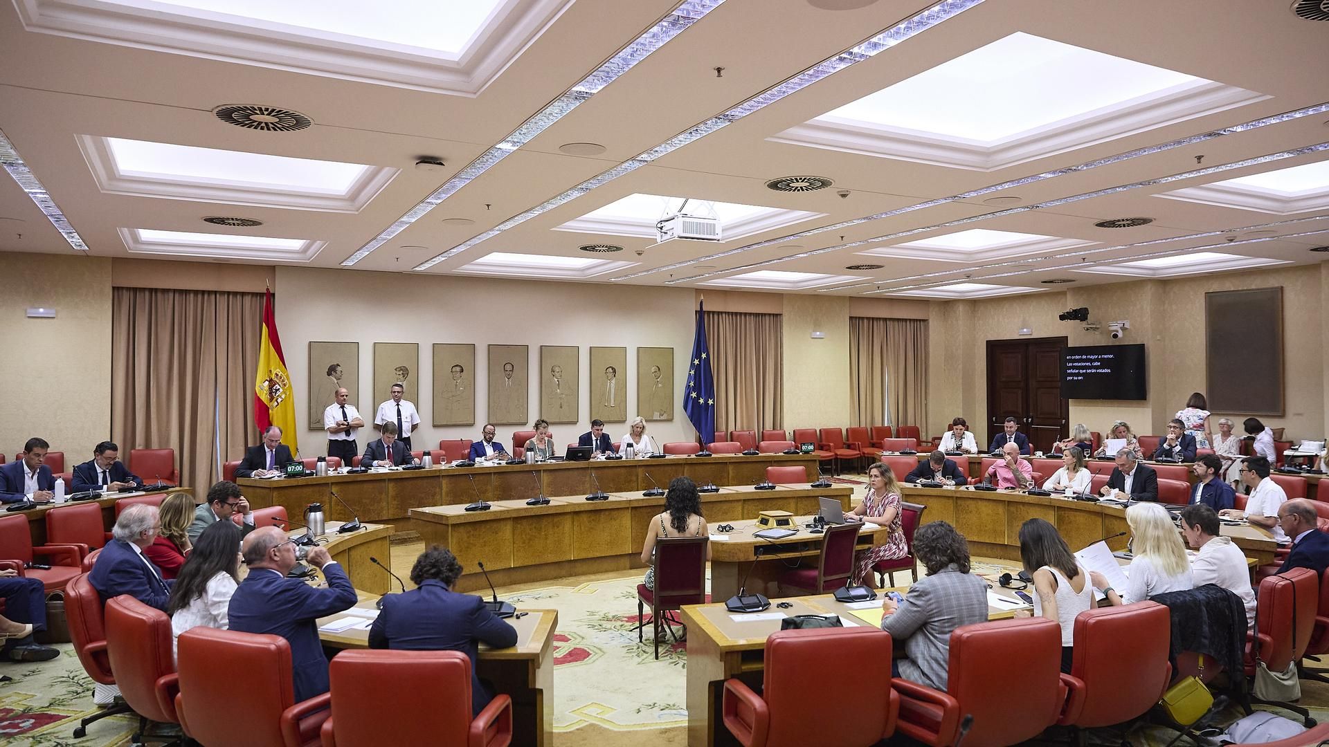 Gobierno y oposición se enzarzan en el Congreso por las competencias sobre incendios