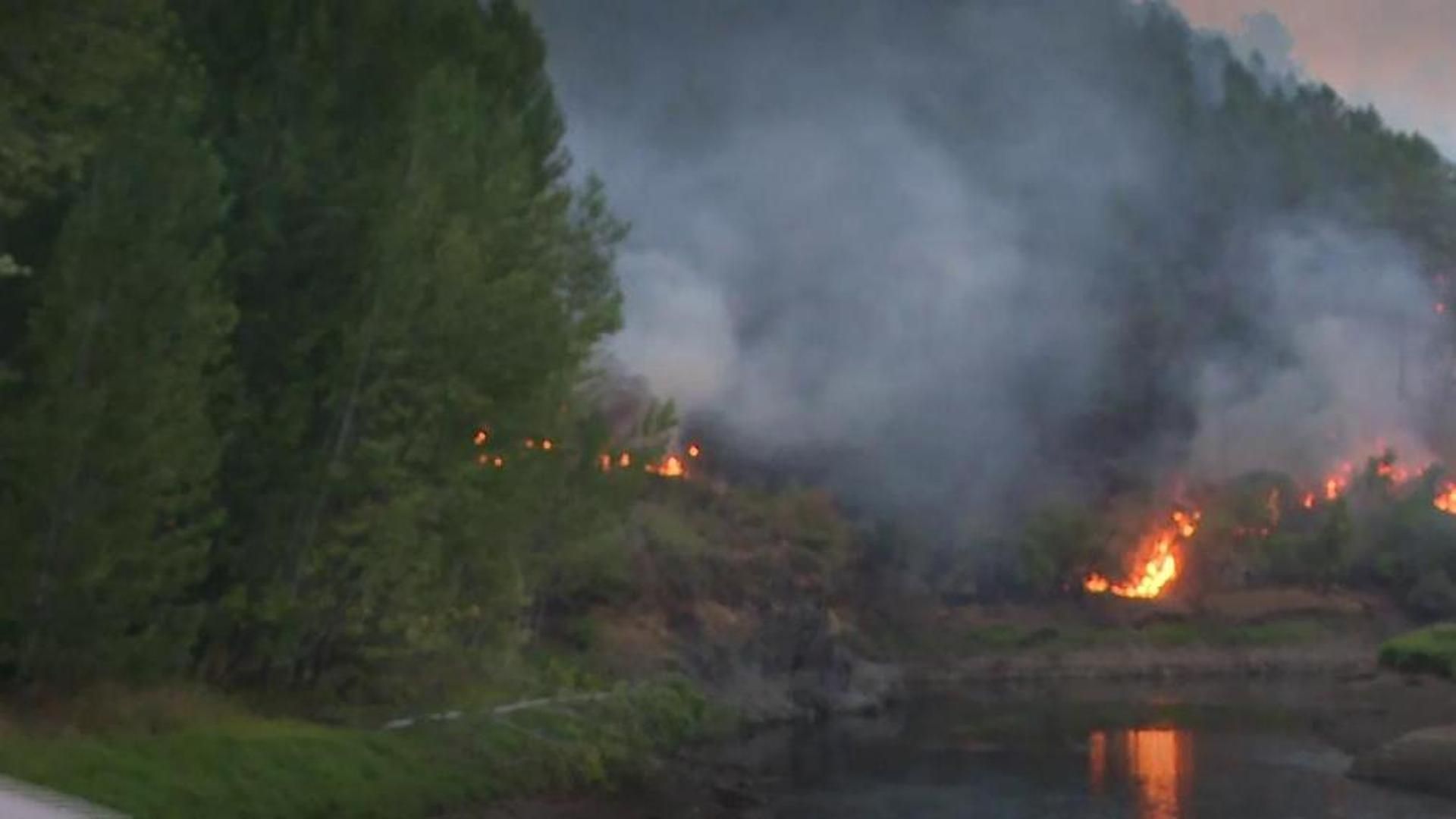 El incendio de A Pobra do Brollón, Lugo, arrasa ya más de 800 hectáras