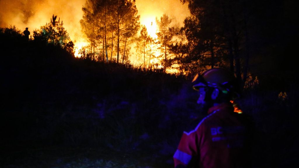 Los incendios en España arrasan ya 415.128 hectáreas con la atención puesta en los focos de León y Lugo