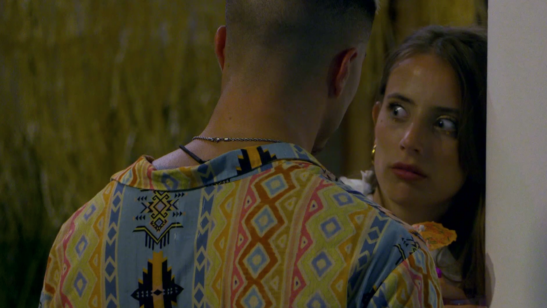 Los compañeros se sorprenden de los gritos de Marieta