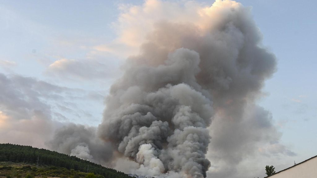 Uno de los incendios que asolan la provincia de Leóns
