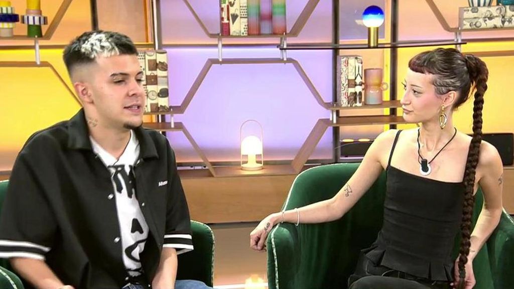 Le propone comenzar una relación y al año abrirla: la reacción de ella no tiene desperdicio