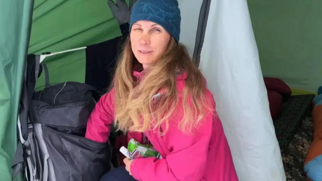 A 7.2000 metros y moviendo las manos: la última imagen de Natalia Nagovitsyna, la montañera atrapada en el Pico Pobeda y a la que ya dan por imposible de salvar