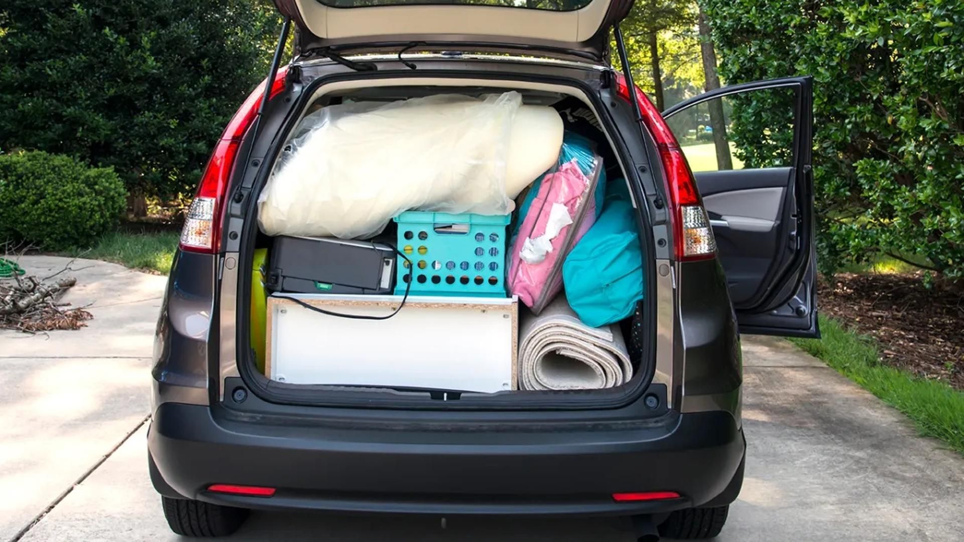 Coche repleto de bultos