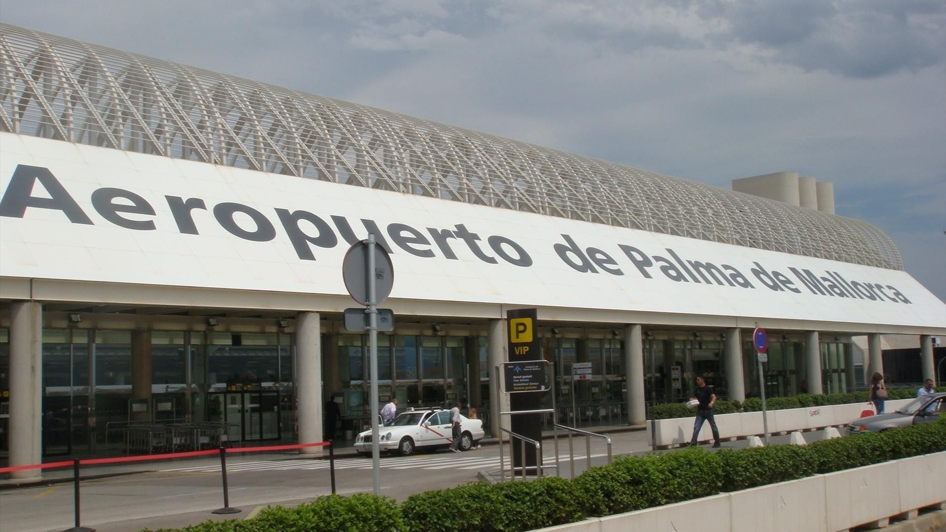 El mal tiempo en Mallorca provoca retrasos y cancelaciones de vuelos en el aeropuerto de Palma