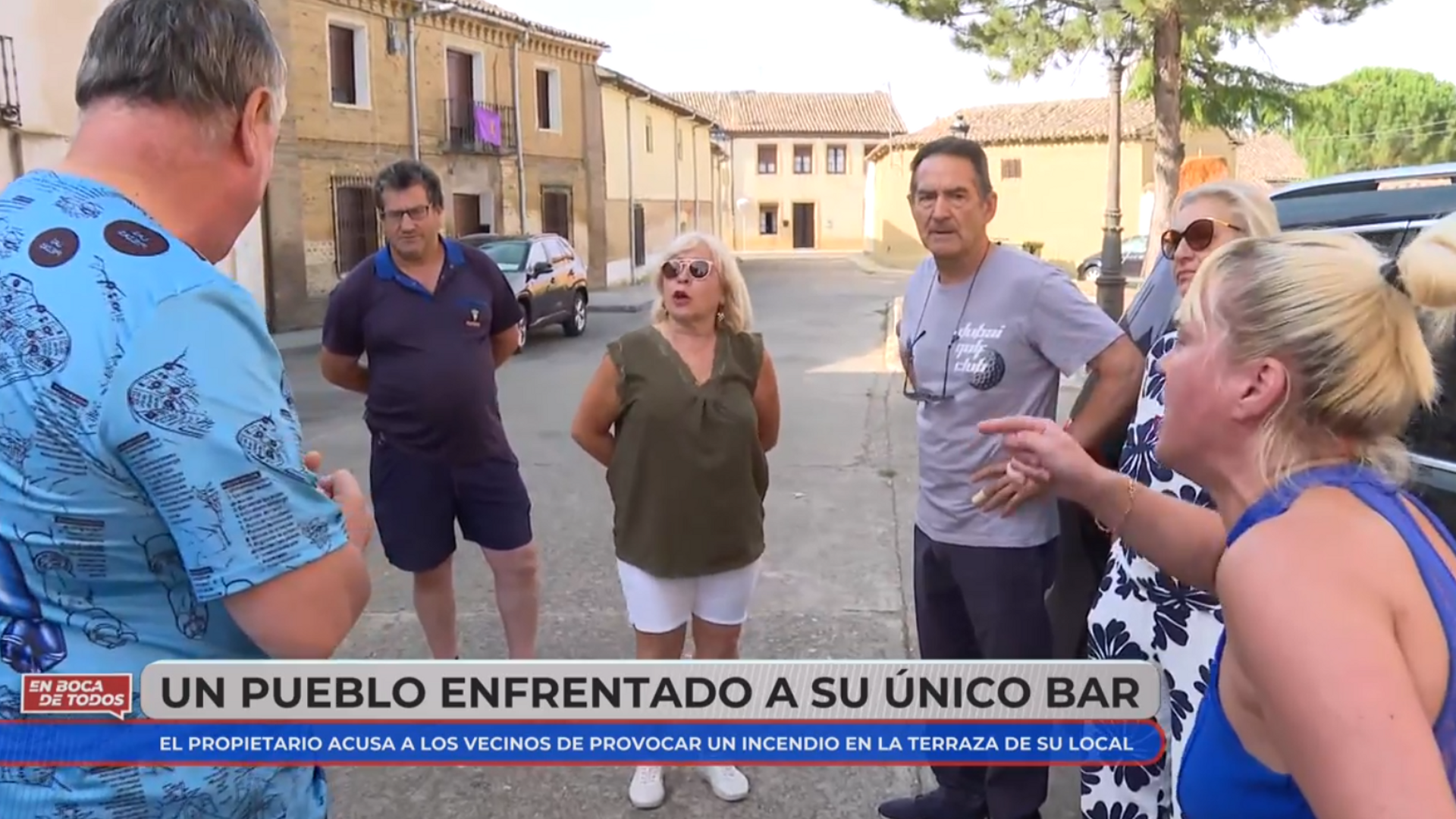 La fuerte discusión en directo entre los dueños de un bar y los vecinos del pueblo: "¡Queréis joderme y que cierre!"
