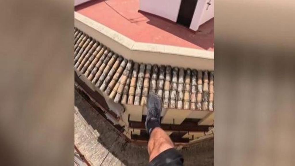 Malestar en Sevilla por los vídeos de un grupo de jóvenes haciendo arriesgados saltos de parkour entre azoteas privadas