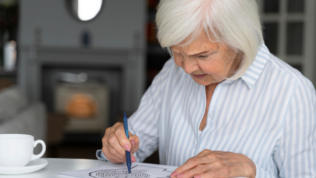 Repetir preguntas o perderse en lugares conocidos son algunas de las señales