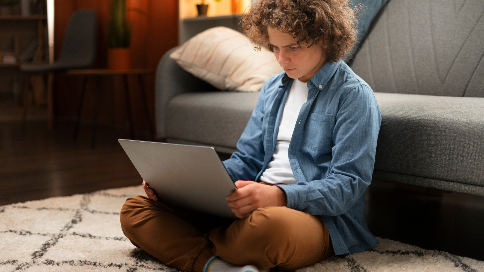 Buscar en varias fuentes o fijarse en la fecha de publicación son algunos de los trucos