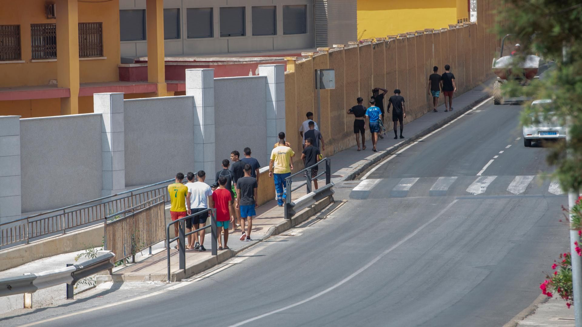 El decreto de 'solidaridad obligatoria' para el reparto de migrantes menores no acompañados entra en vigor frente a la ofensiva judicial del PP
