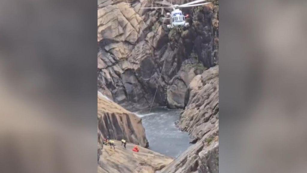 Espectacular rescate en la cascada del Xallas