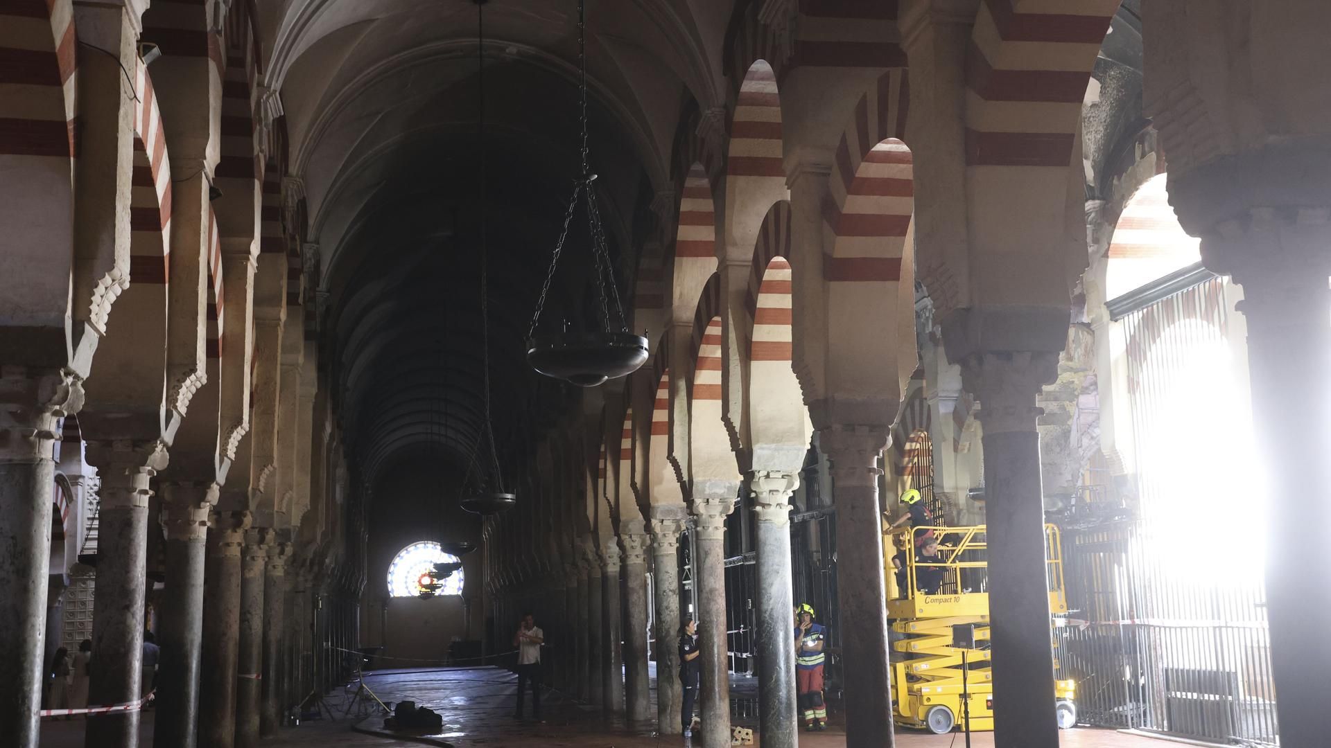 Interior de la Mezquita de Córdoba afectado por el incendio del pasado 9 de agosto