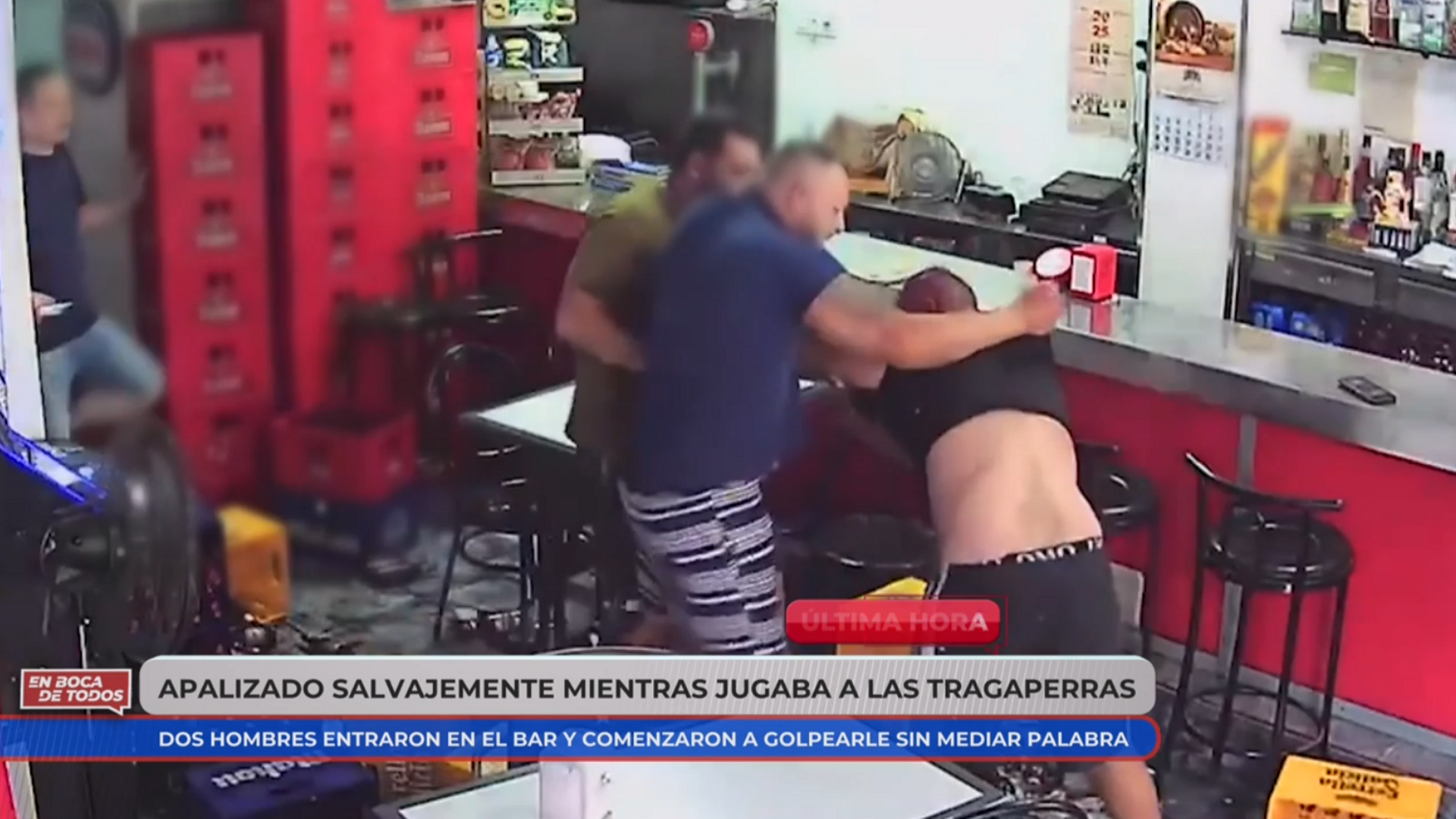 Las brutales imágenes de una paliza salvaje a un hombre en un bar de Sant Feliú de Llobregat
