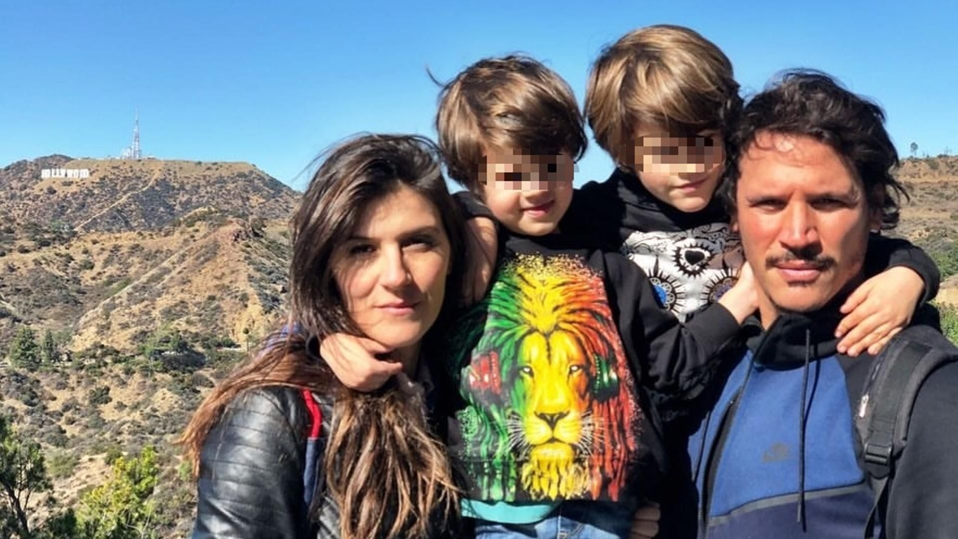 Marta Solaz y Serigo Peris-Mencheta con sus hijos