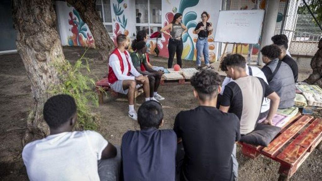 Polémico reparto de menores migrantes: el PP lo apoya, pero Junts "se planta"