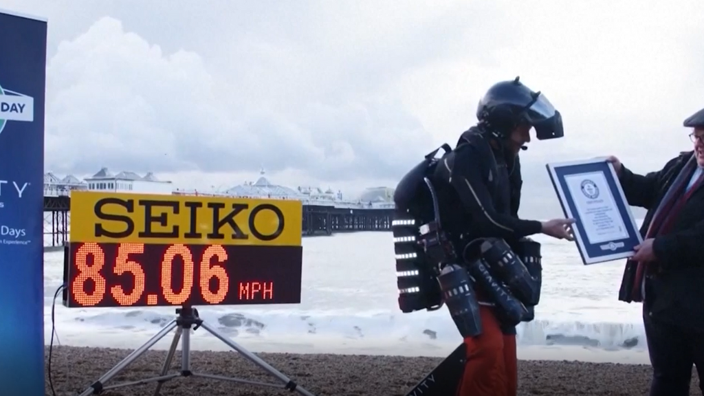 El Libro Guinness, lanzado por primera vez en 1955, nació de la idea de un grupo en un cementerio del Reino Unido