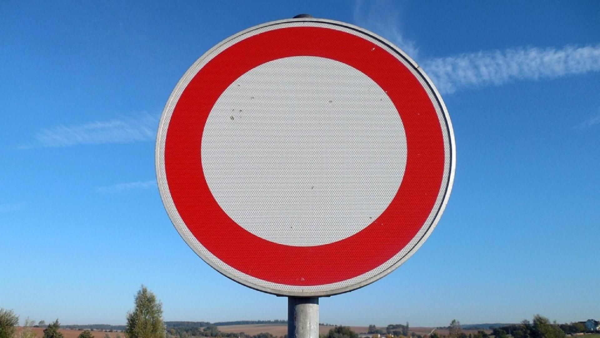 Señal de prohibición R-100