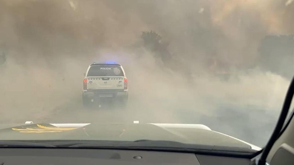 Un policía de vacaciones rescató a una familia atrapada en una granja en llamas en Cualedro