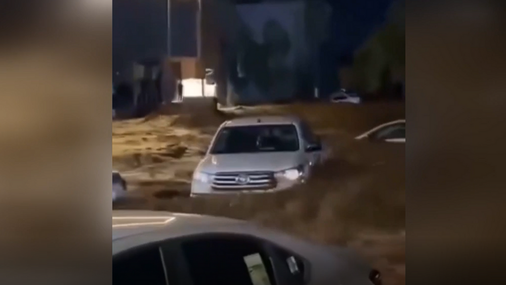 Los equipos de emergencia han intervenido en rescates de personas que quedaron atrapadas en sus coches