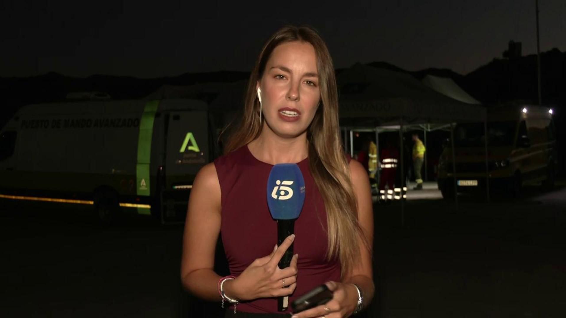 El viento y la orografía complican la extinción del incendio de Lubrín