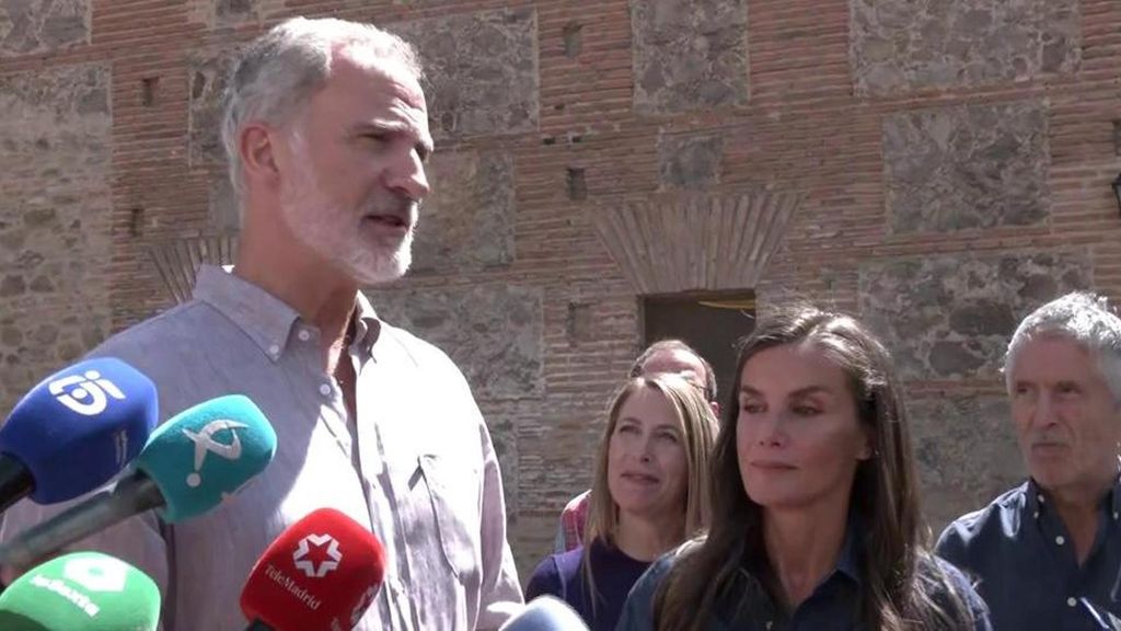 Felipe VI anima a seguir con el turismo en las zonas afectadas por los incendios: "Es necesario saber cómo poder mejorar"