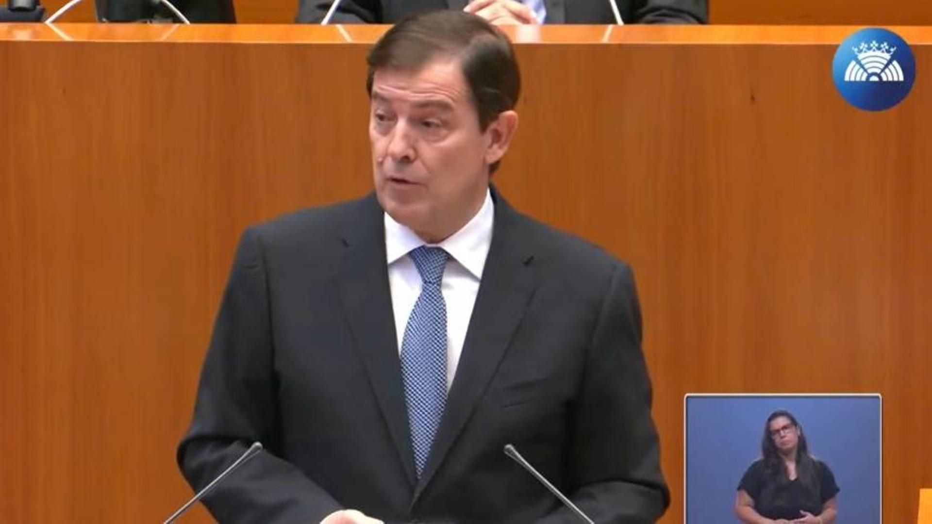 Mañueco defiende un "buen operativo" contra los incendios en Castilla y León: la oposición pide que dimita