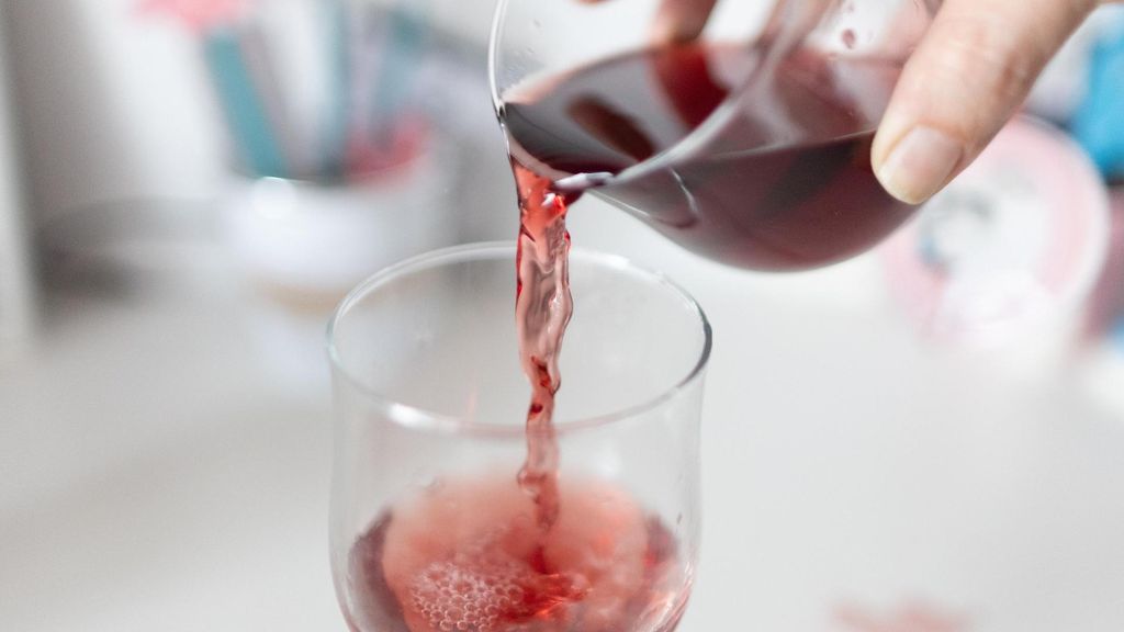 Una cardióloga avisa sobre los peligros de tomar una copa de vino tinto al día
