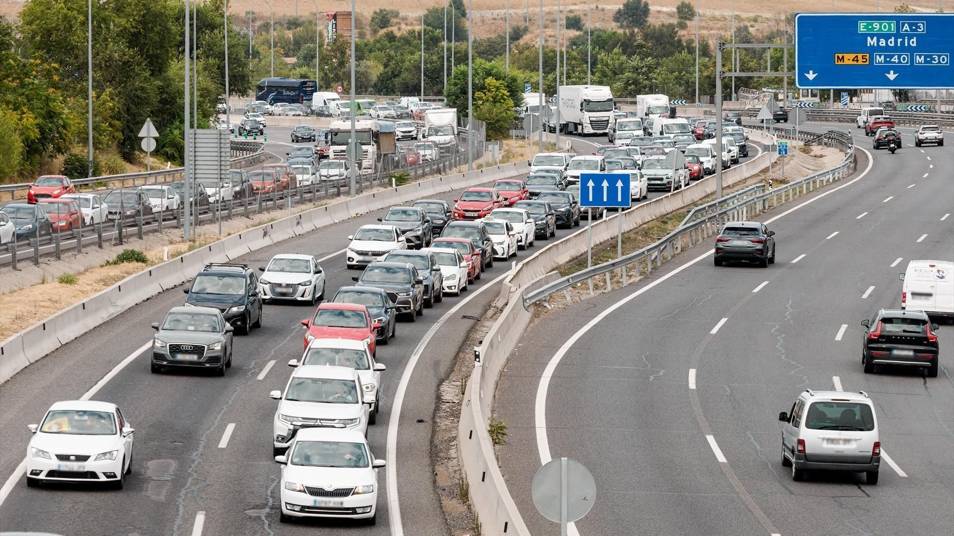 Varios vehículos en la A3