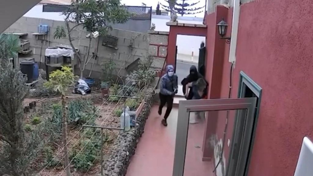 Detenido uno de los dos encapuchados que asaltaron con violencia a una mujer en su casa de Tenerife