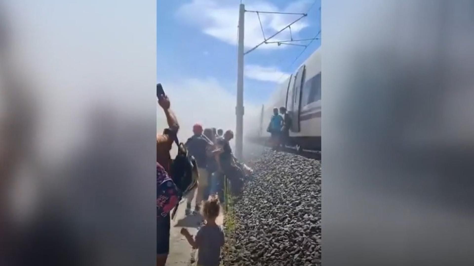 El tráfico ferroviario entre Madrid y Andalucía, suspendido por un incendio en un vagón de AVE en Ciudad Real