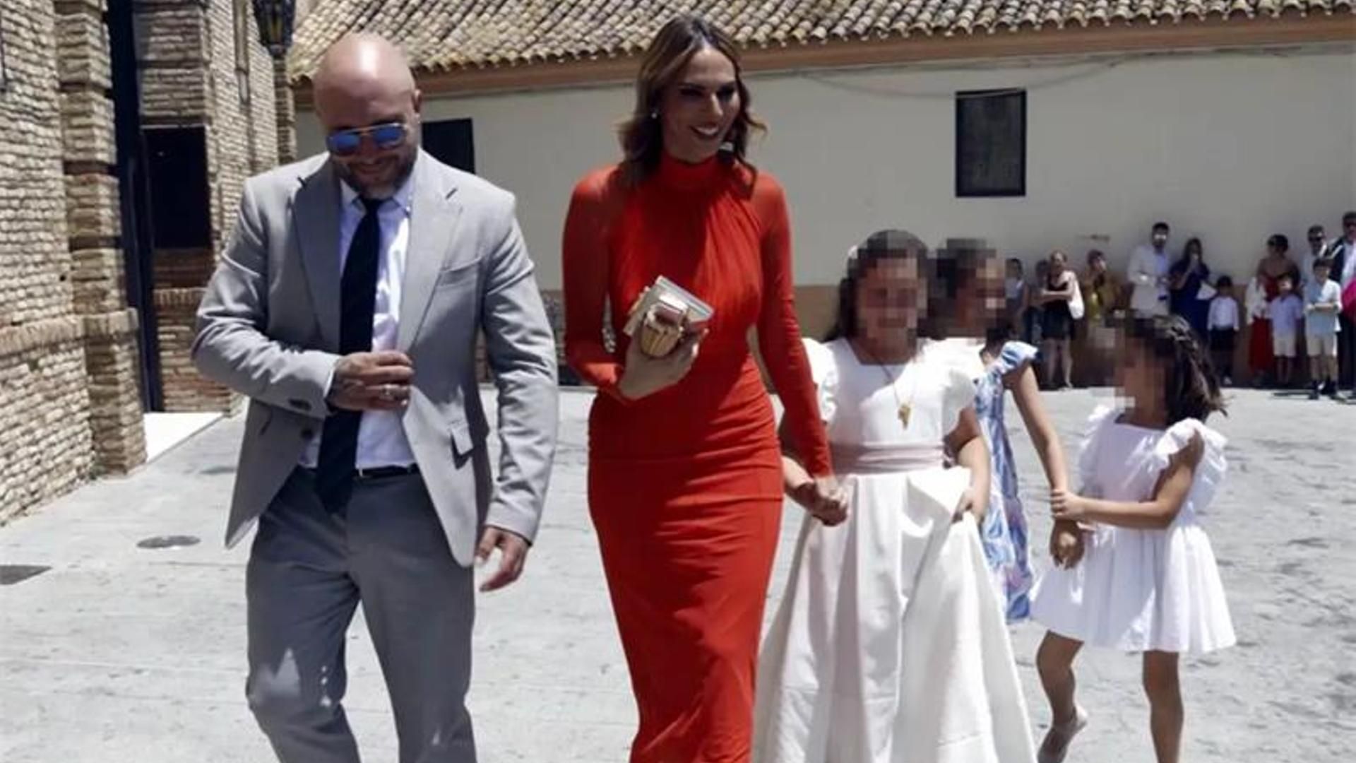 Kiko e Irene durante la comunión de una de sus hijas