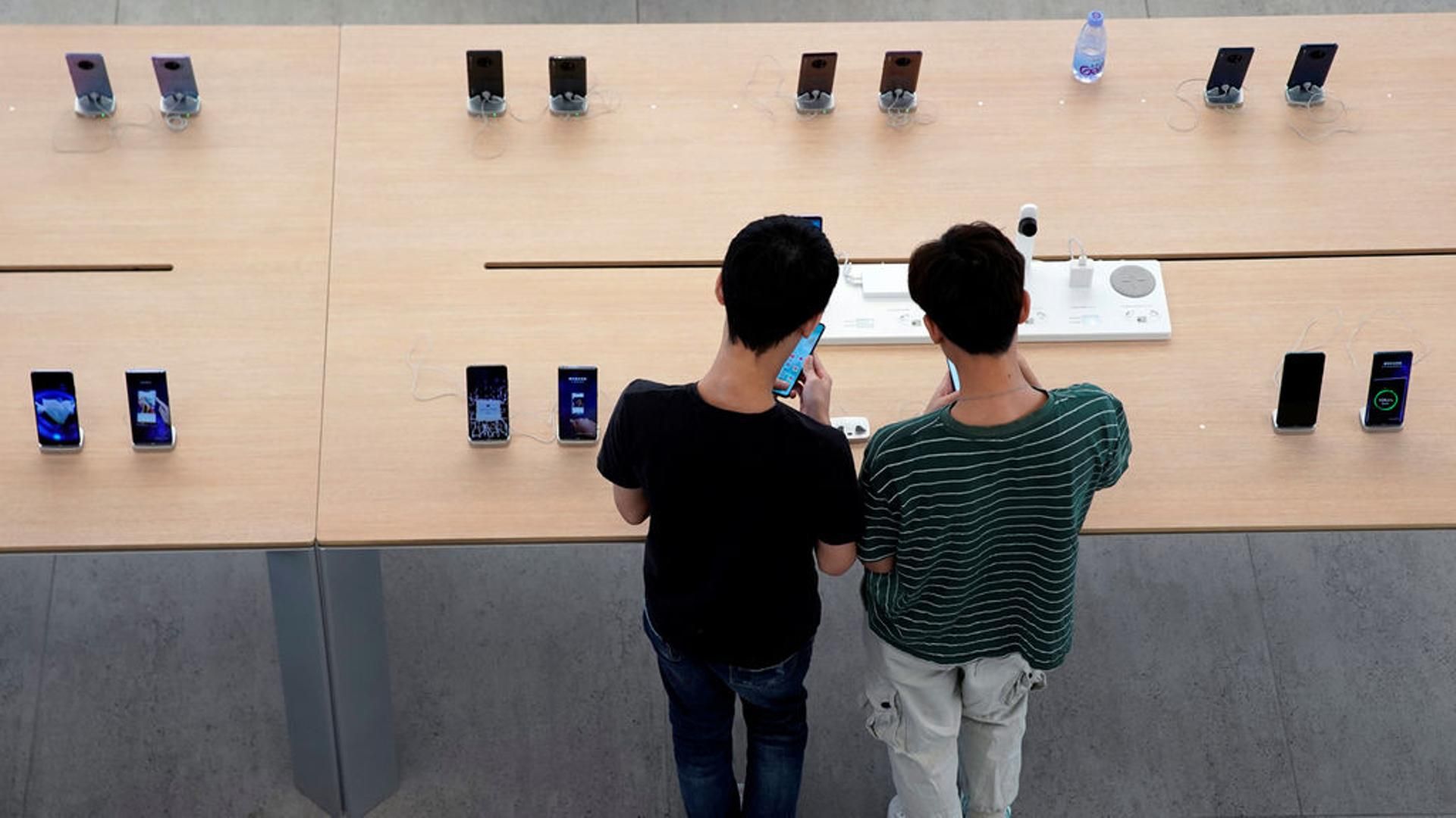 Las mejores tarifas de móvil para tu bolsillo: FACUA compara los precios de 22 compañías