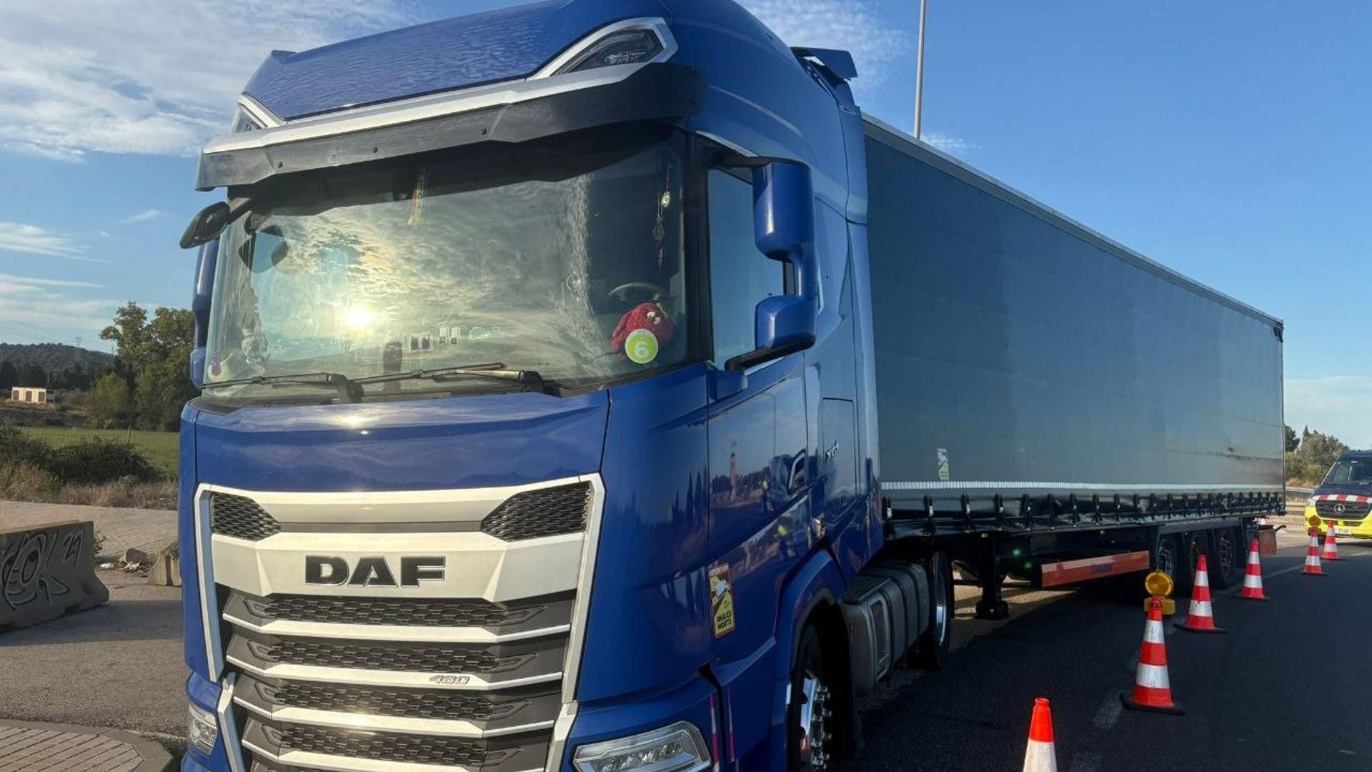 Camión articulado interceptado