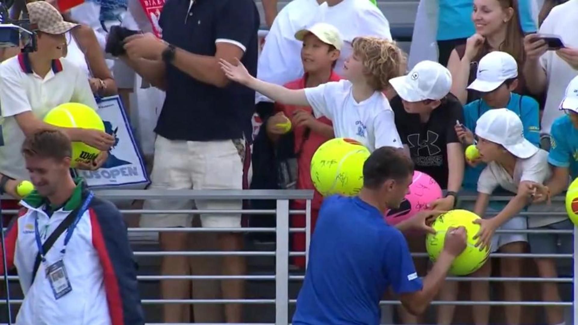 Identifican al hombre que robó la gorra que Kamil Majchrzak entregó a un niño en el US Open