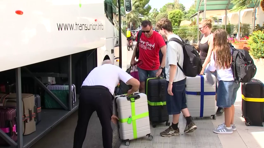 Miles de españoles vuelven de vacaciones