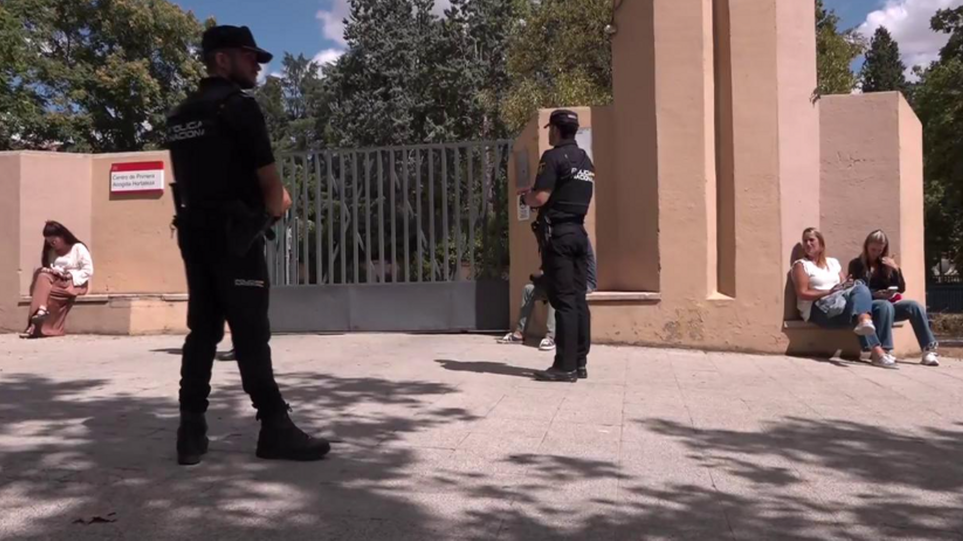 Agreden a dos menas del centro de acogida de Hortaleza tras la supuesta violación de un residente a una niña de 14 años Agreden a dos menas del centro de acogida de Hortaleza tras la supuesta violación de un residente a una niña de 14 años