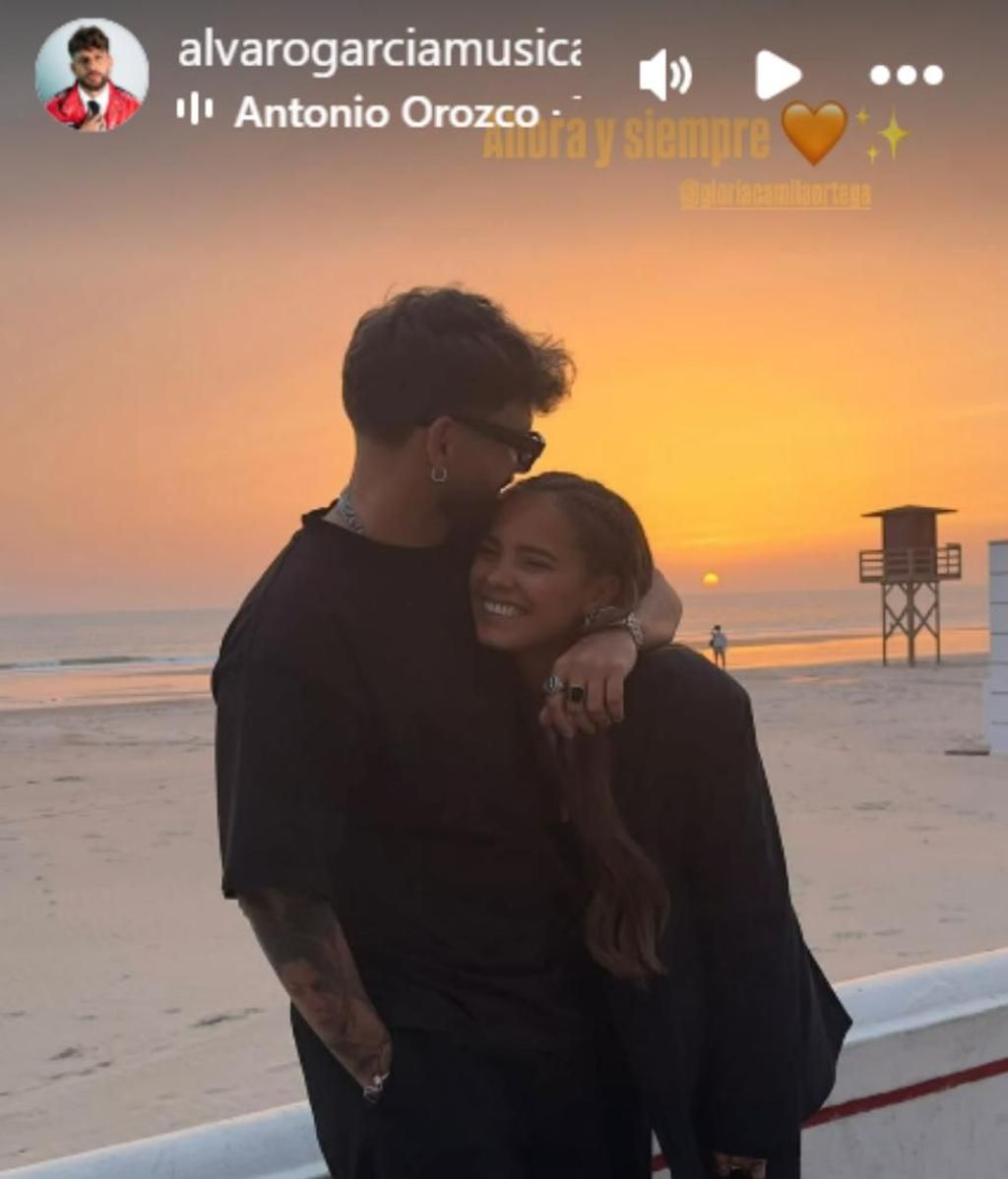 Álvaro García comparte una foto con Gloria Camila