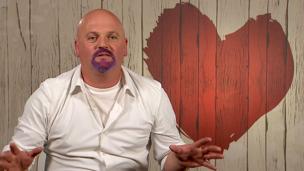 Un choque futbolístico entre dos solteros de 'First Dates' compromete la decisión final de su cita: "No puede entrar en mi casa"