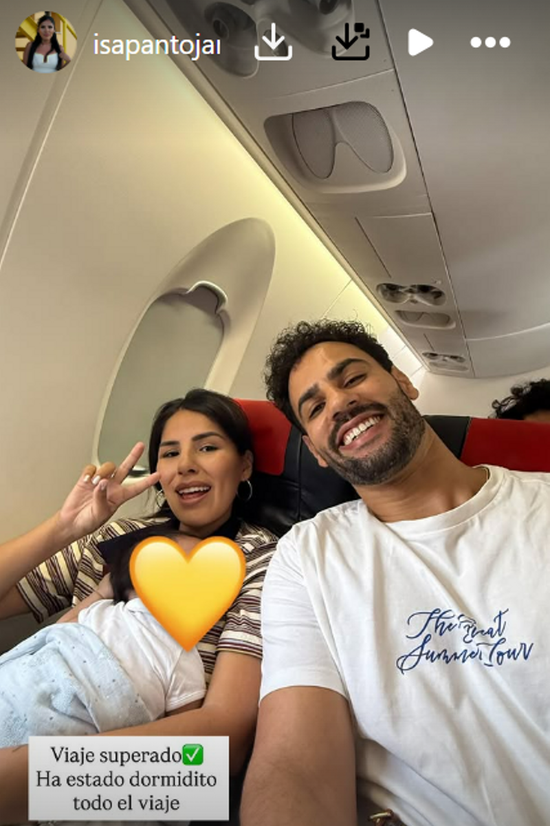 Isa Pantoja y Asraf Beno muestran la 'primera vez' de su hijo Cairo en un avión