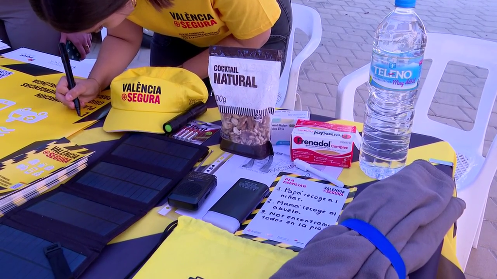 Carpas en Valencia para formar a sus vecinos sobre cómo actuar ante emergencias