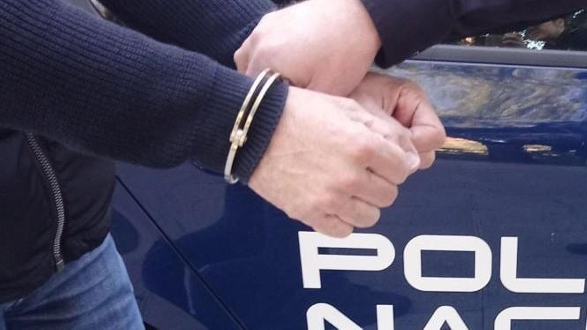 Detenido un joven en Santa Cruz de Tenerife tras estrangular y amenazar con un machete a su madre